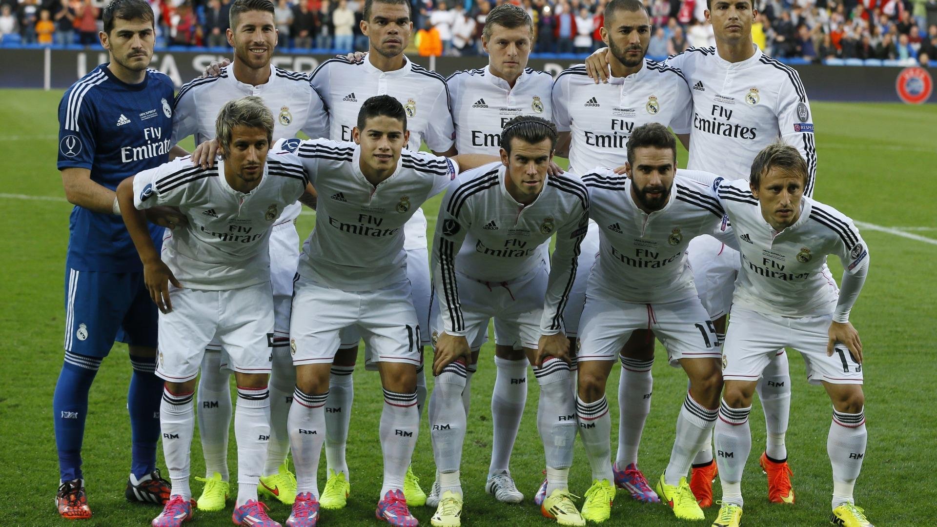 博卡中场组织缺乏核心，传控被切断，博卡主场球衣